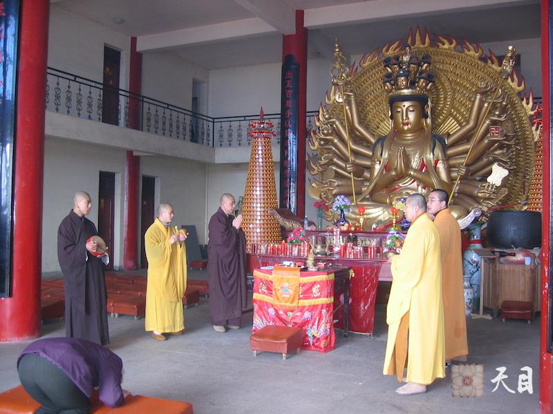 20060301圣观法师在江西宜春化成寺主持开光法会