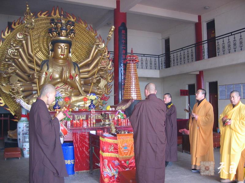 20060301圣观法师在江西宜春化成寺主持开光法会