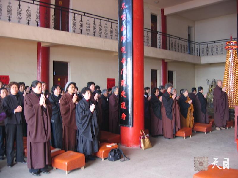 20060306圣观法师在江西宜春化成寺领众拜愿