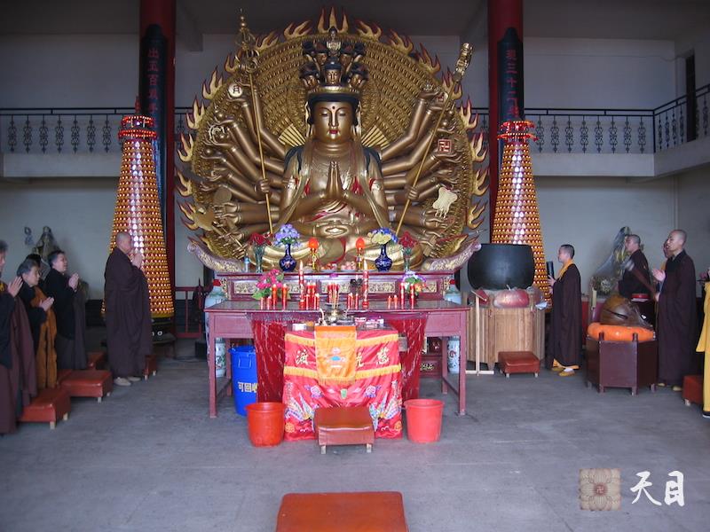 20060306圣观法师在江西宜春化成寺领众拜愿