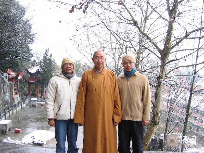 20060313圣观法师在江西宜春化成寺雪天留影