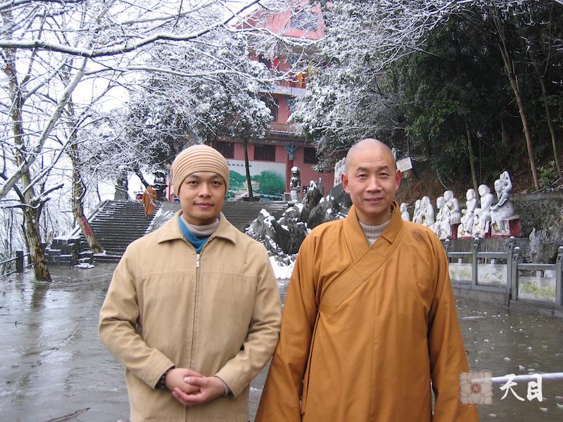 20060313圣观法师在江西宜春化成寺雪天留影