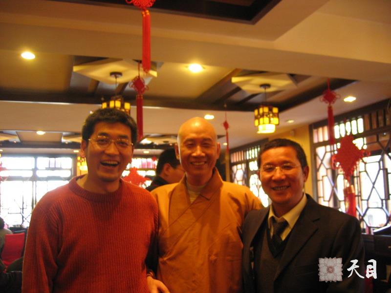 20071103圣观法师带领果实常阳居士在北京参加包遵信追悼会