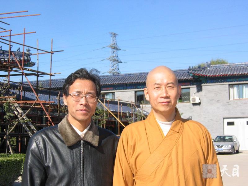 20071103圣观法师带领果实常阳居士在北京参加包遵信追悼会