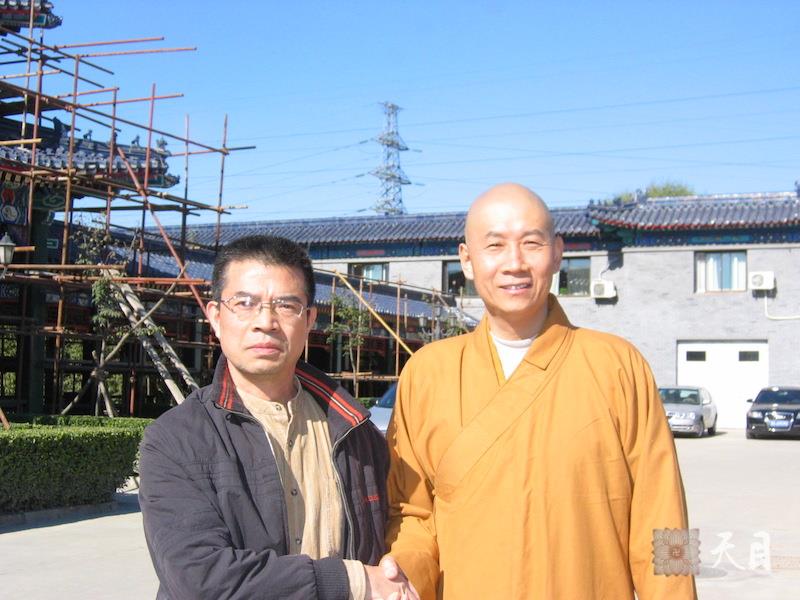 20071103圣观法师带领果实常阳居士在北京参加包遵信追悼会