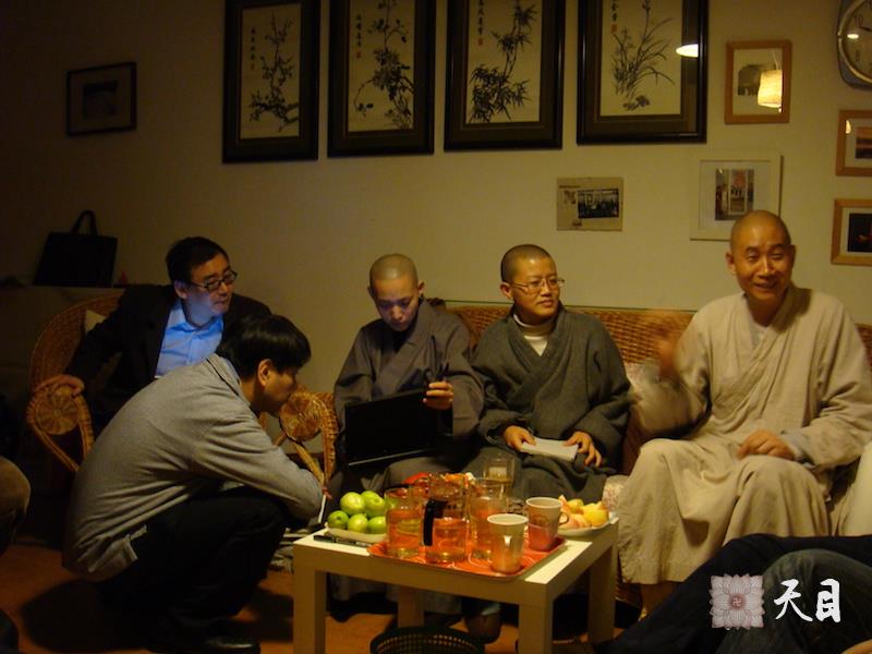 20080223圣观法师带领果实法师妙觉法师和唐荆陵在艾晓明家参加聚会2