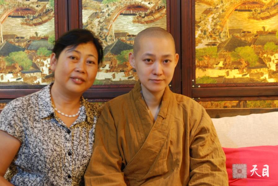 20120830果实法师赴西藏拉萨前应常好居士的供养和常净居士及常好居士的儿子相聚在西安普素茶房
