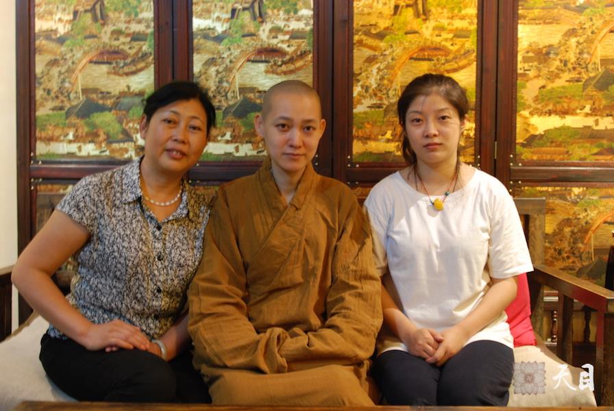 20120830果实法师赴西藏拉萨前应常好居士的供养和常净居士及常好居士的儿子相聚在西安普素茶房