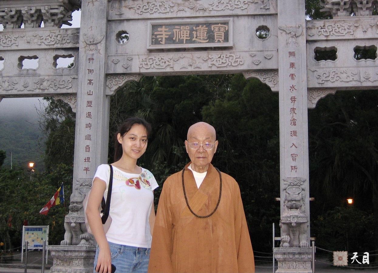 20060507戒全长老在圣观法师的陪同下在香港大屿山宝莲寺参观