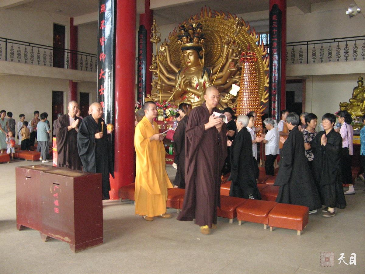 20060824圣观法师离职前在江西宜春化成寺领众过堂