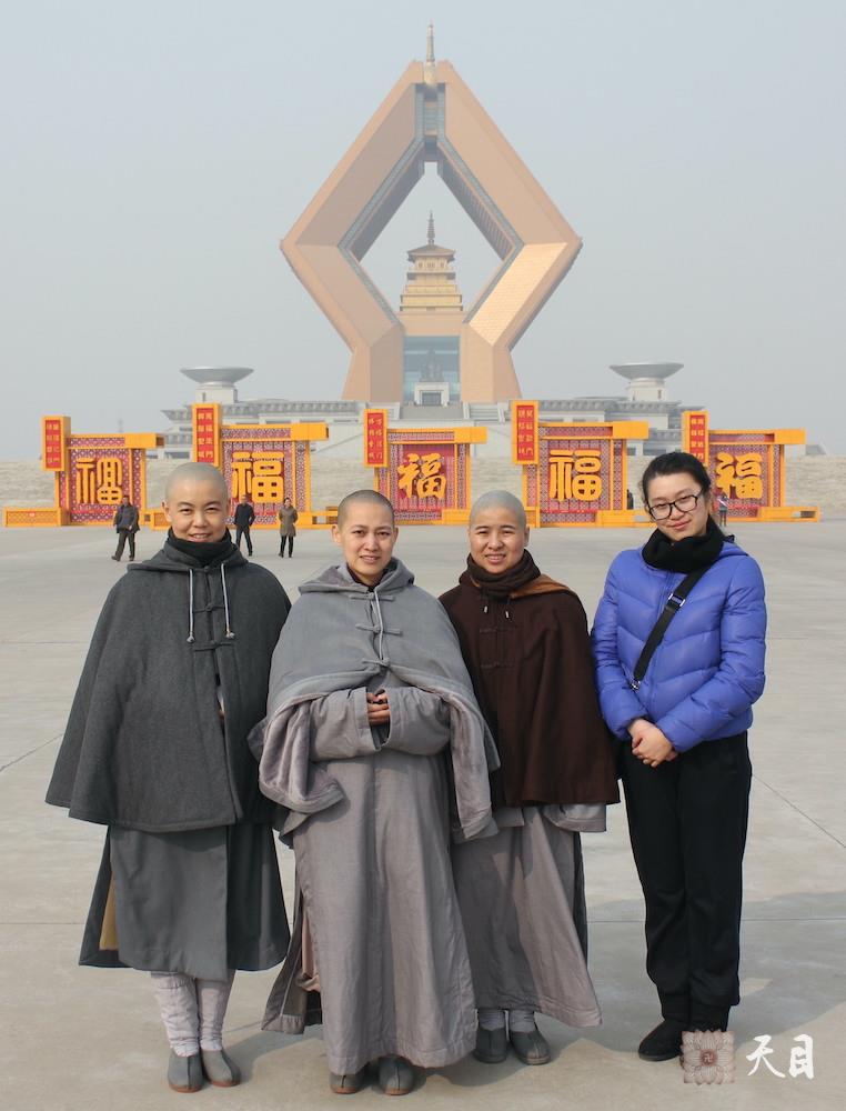 20130118果实法师带领常智法师常一法师常戒居士陕西法门寺参学1