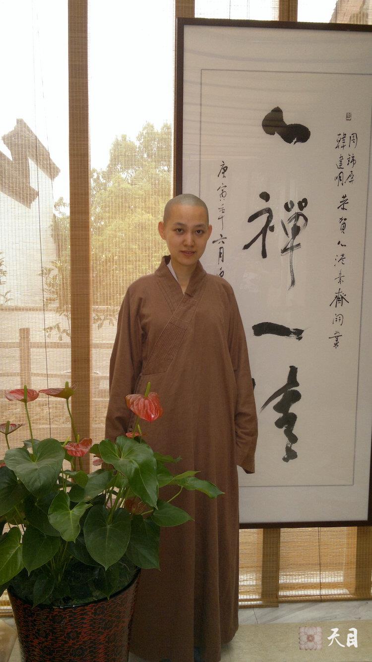 20111010果实法师应常信阿良居士的礼请供养到杭州弘法1